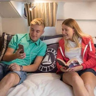 Mobil- og nettbrettlading på båttur