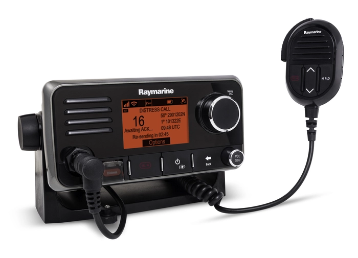 Raymarine Ray63 fastmontert VHF med DSC og kan tilkobles ekstern håndsett