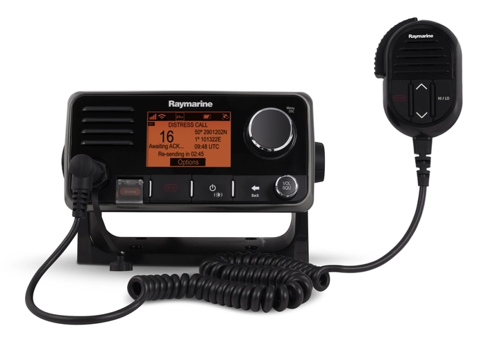 Raymarine Ray63 fastmontert VHF med DSC og kan tilkobles ekstern håndsett