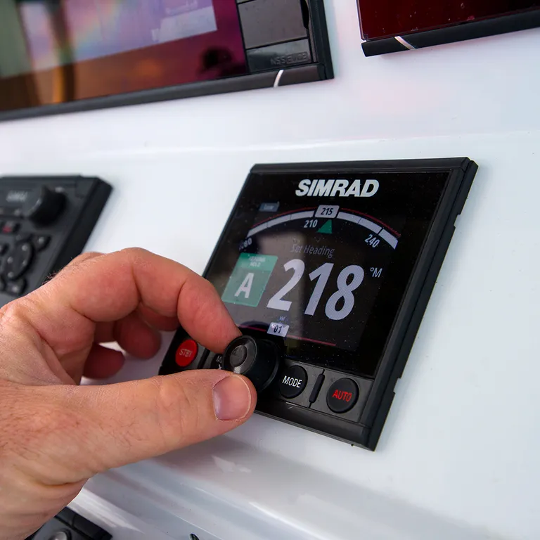 Simrad AP44 VRF MK2 autopilotpakke - NAC-3