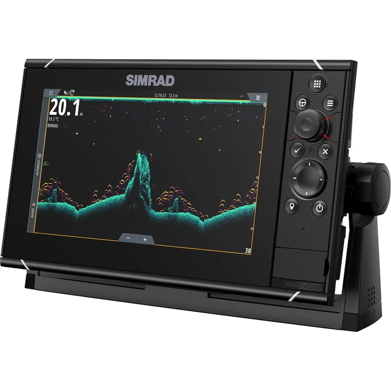 Simrad NSS9 evo3S kartplotter og HALO20+ radarpakke