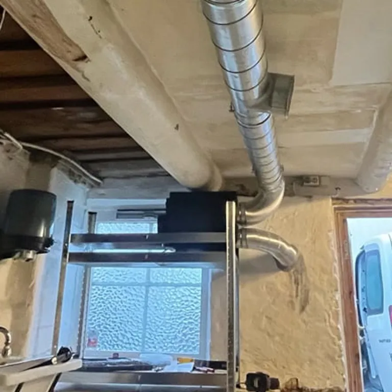 Arida Pro S19 WiFi fastmontert sorpsjons-avfukter med HEPA-filter