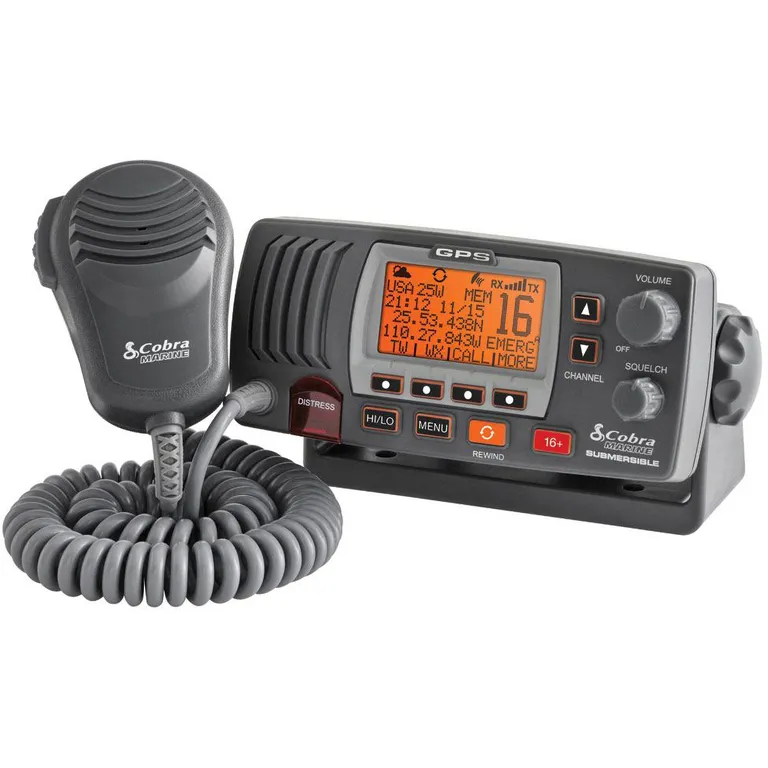 Cobra MR 77 fastmontert VHF med GPS og DSC