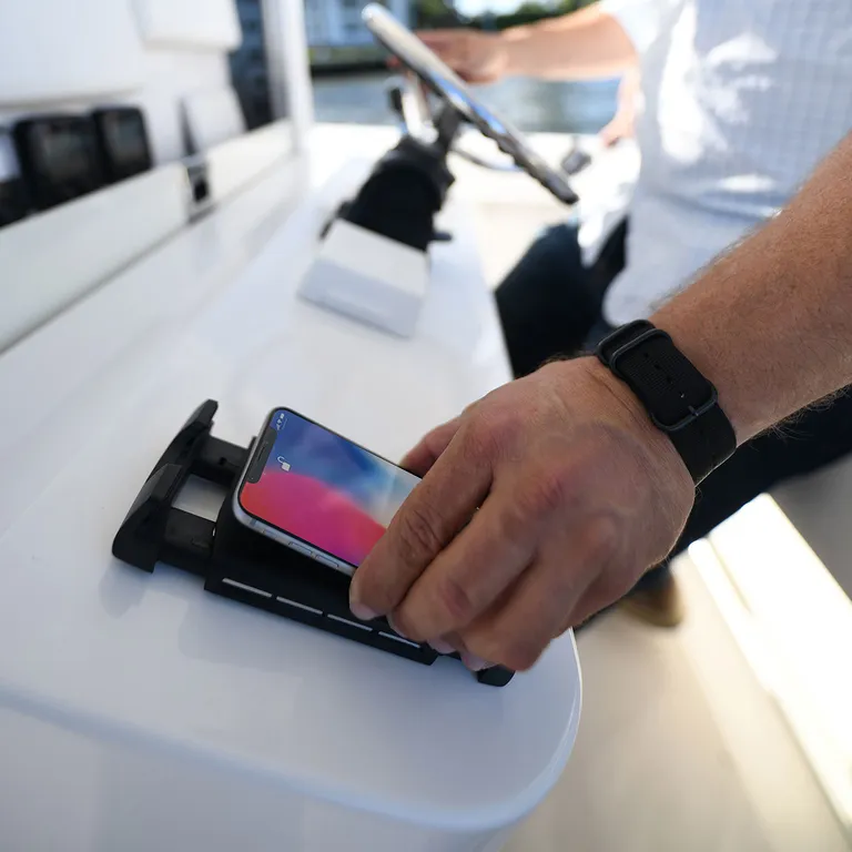 Scanstrut Wireless Active mobilholder med 15W trådløs Qi-lader