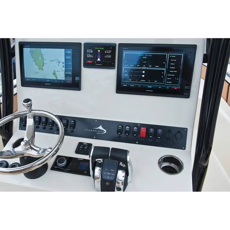 Compact Reactor 40 autopilot med Shadow Drive og GHC 50 display, for motorbåt