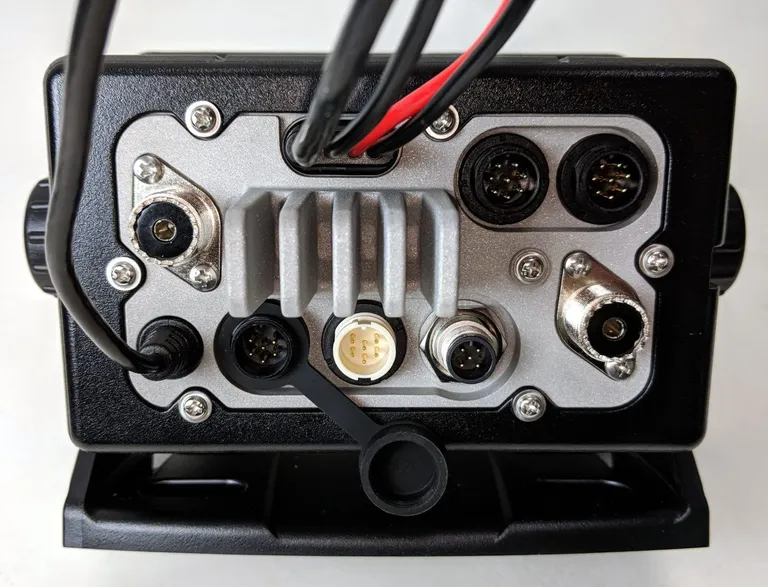Standard Horizon Quantum GX6000 fastmontert VHF og AIS-mottaker