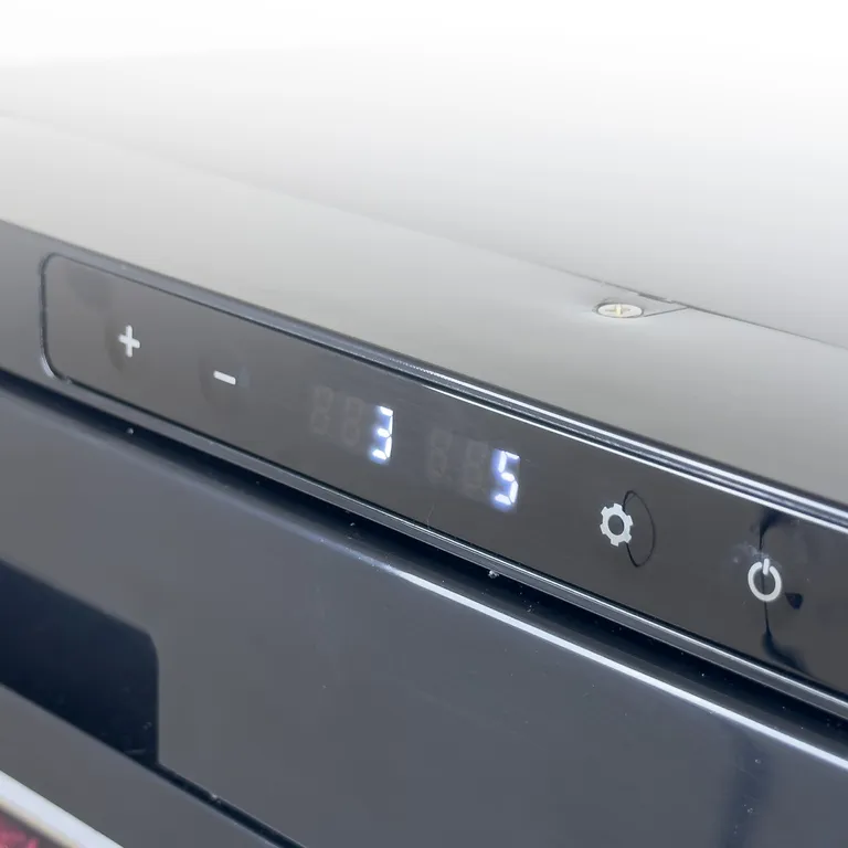 Ocean Comfort CR85xS kjøleskap med sort front 12 / 24Volt