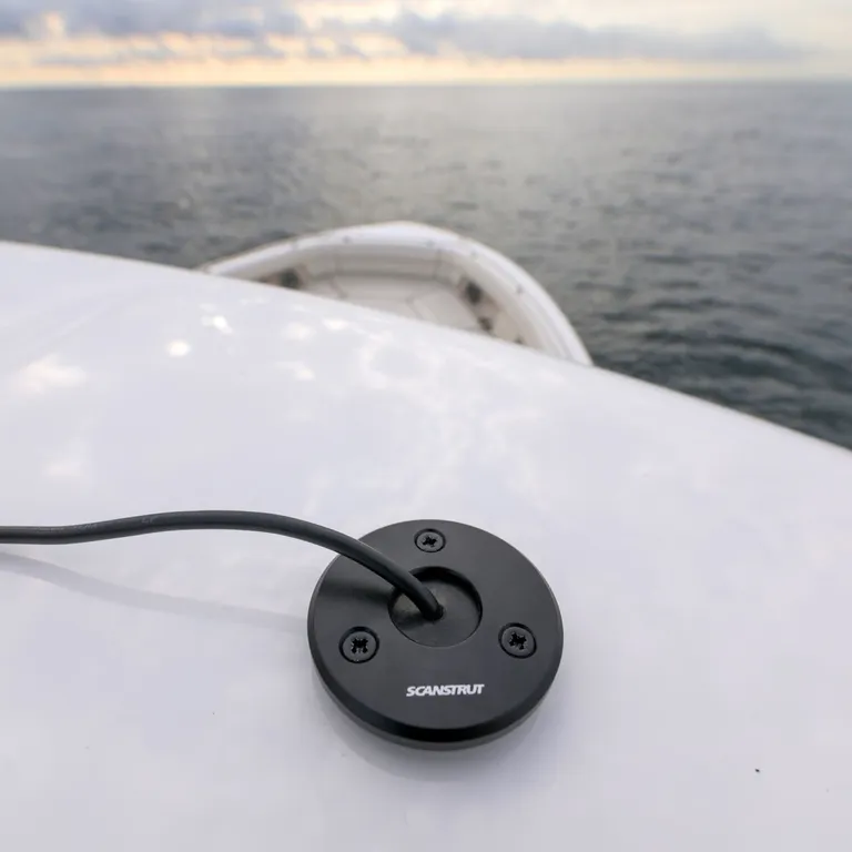 Scanstrut DS-LP-21B-BLK lavprofil kabelgjennomføring sort alu, 9-14mm, plugg 21mm