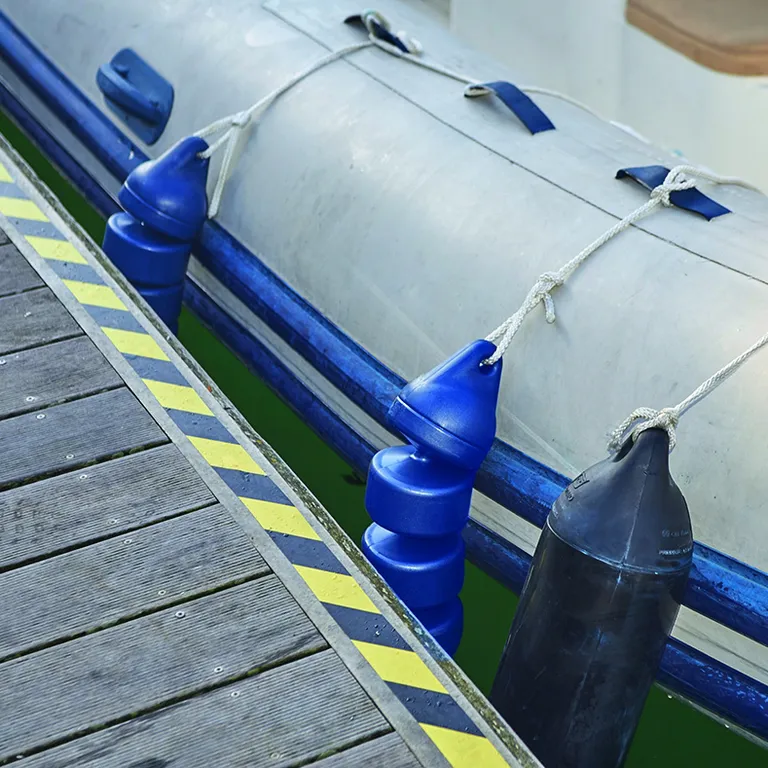 Plastimo RIB fender i svart Ø12 x 48cm